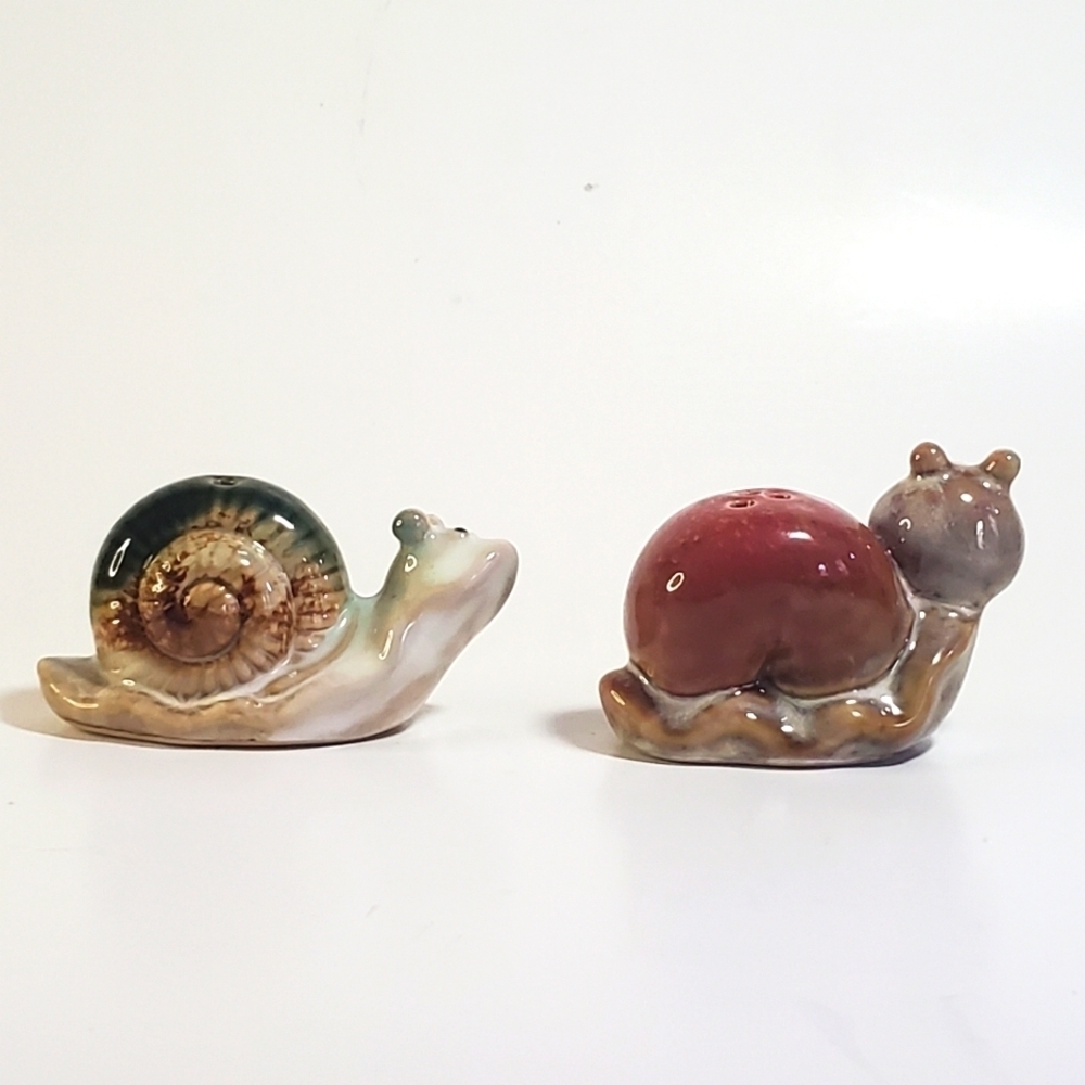 VINTAGE Salt & Pepper Shakers Set Glazed Ceramic Snails with Plugs - Picture 3 of 10